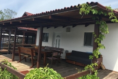 Most - Pogled na terasu danju